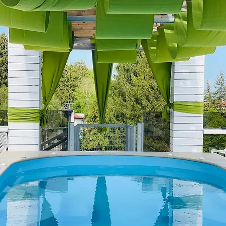 103 Degrees & Отель