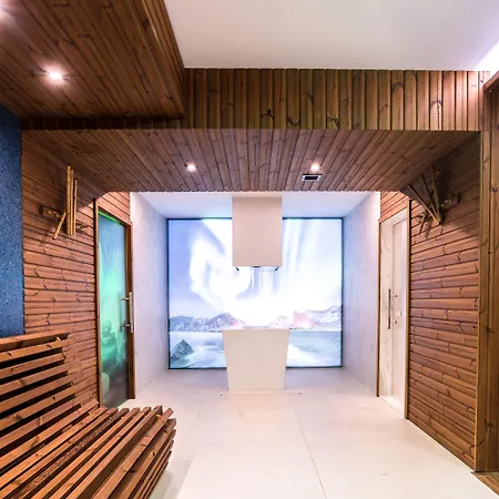 103 Degrees & Отель