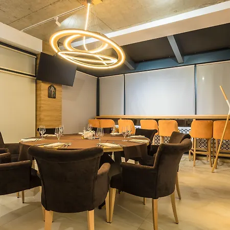 Отель 103 Degrees &