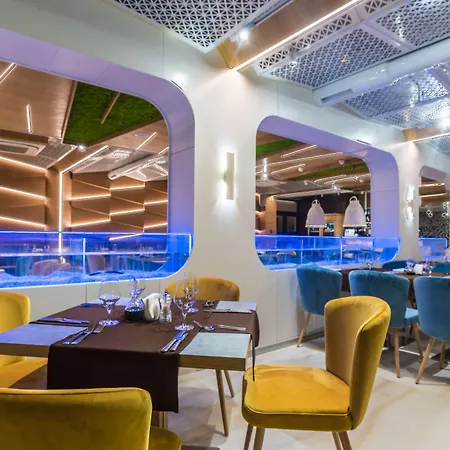 103 Degrees & Отель