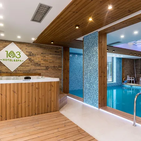 103 Degrees & מלון 4*