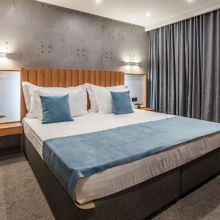 Отель 103 Degrees &