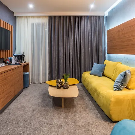 Отель 103 Degrees &