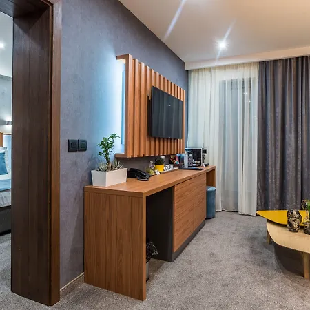 Отель 103 Degrees &