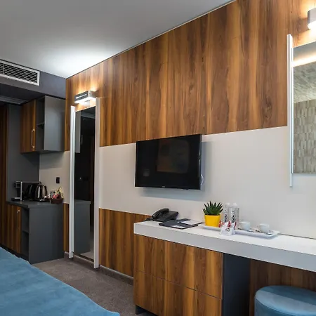 103 Degrees & Отель