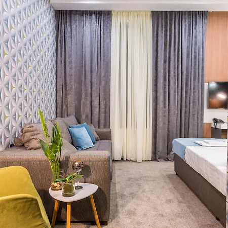 103 Degrees & Отель