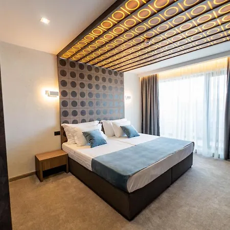 Отель 103 Degrees &