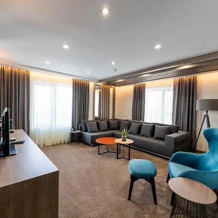 103 Degrees & Отель