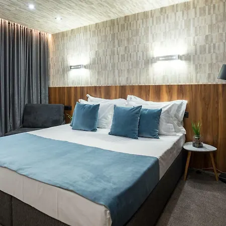 103 Degrees & Отель 4*