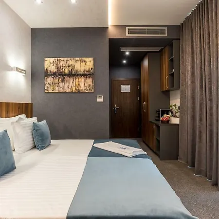 103 Degrees & מלון 4*