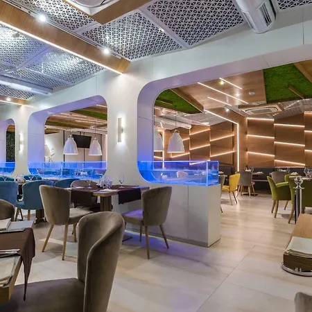 מלון 103 Degrees & ספרבה בניה