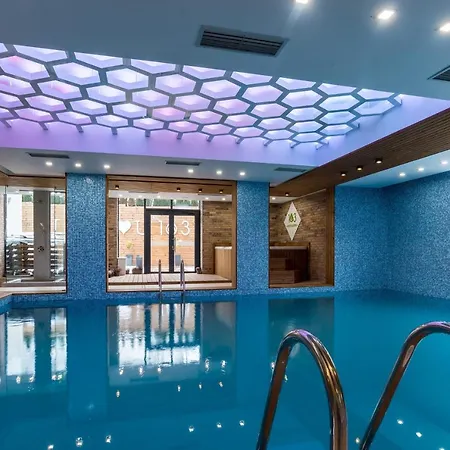 103 Degrees & Отель