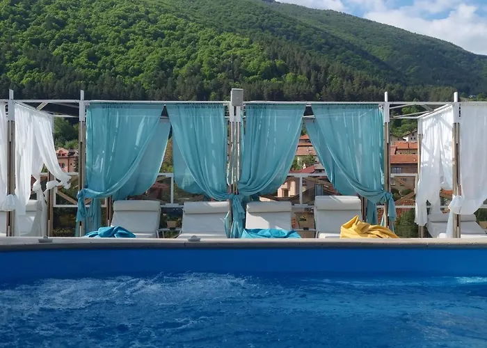 Hotel 103 Degrees & 4*